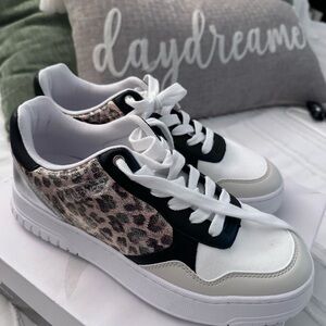 Stylish Leopard Print Women's Sneakers